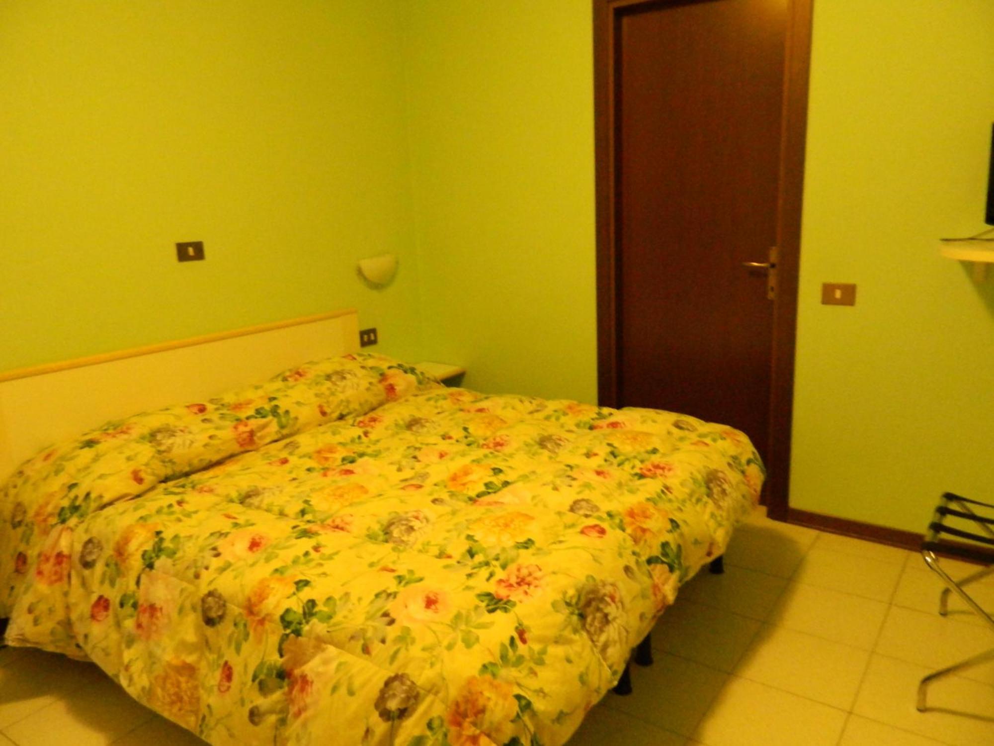 Albergo Michieletto Valmorea Buitenkant foto